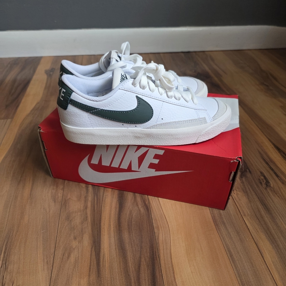 Nike Kids Blazer Vintage Low '77 Shoes size 4.5 New